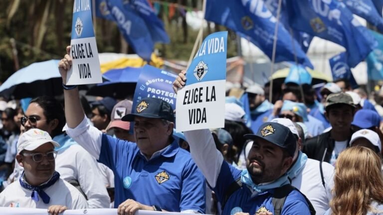 Miles marchan en México en defensa de la vida y rechazan aborto y eutanasia