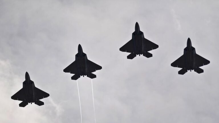 Fuerza Aérea de EE. UU. retira cazas F-22 del desfile aéreo del Super Bowl por misiones operativas